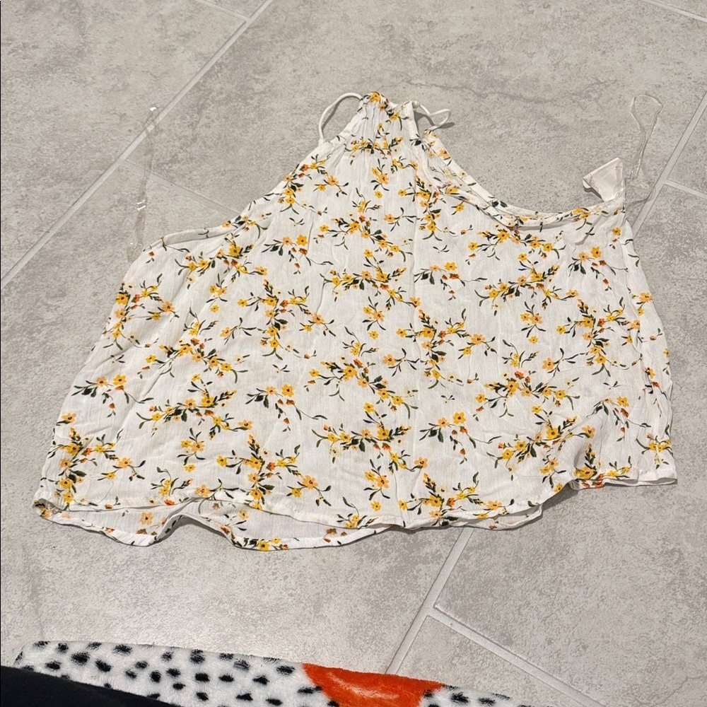 Heart Hips Floral Top with Yellow Accents - Picture 2 of 3